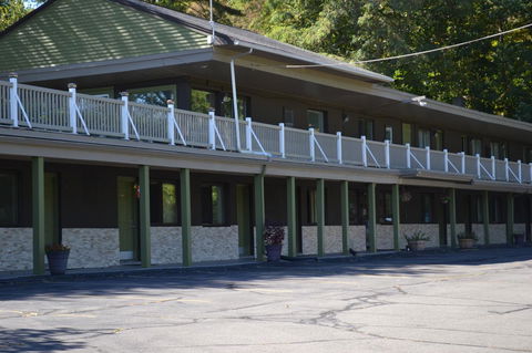 Americas Best Value Inn-Holyoke - LBG 14