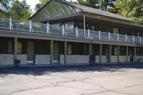 Americas Best Value Inn-Holyoke - LBG 10