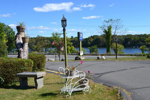 Americas Best Value Inn-Holyoke - LBG 0