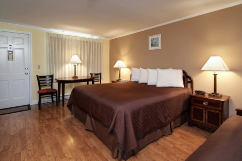 Cape Cod Harbor House Inn - LBG 11