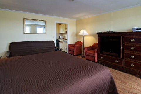 Cape Cod Harbor House Inn - LBG 15