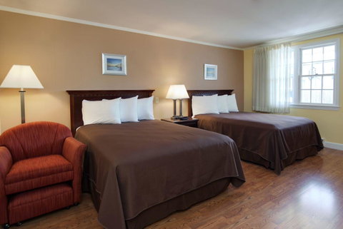 Cape Cod Harbor House Inn - LBG 25