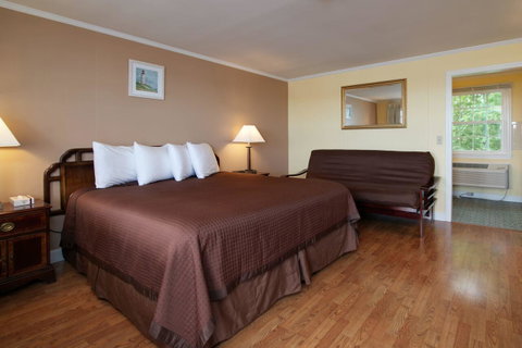 Cape Cod Harbor House Inn - LBG 13
