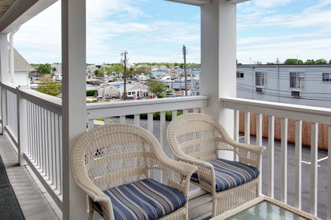 Cape Cod Harbor House Inn - LBG 16