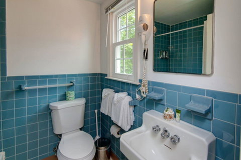 Cape Cod Harbor House Inn - LBG 6