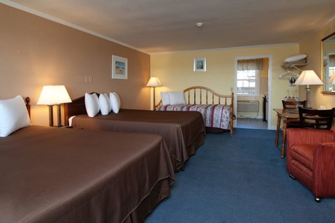 Cape Cod Harbor House Inn - LBG 7