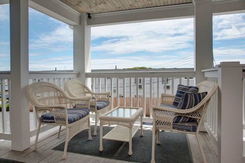 Cape Cod Harbor House Inn - LBG 17