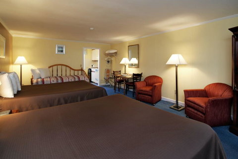 Cape Cod Harbor House Inn - LBG 9