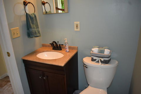 Cozy 2 Bedroom House - LBG 10