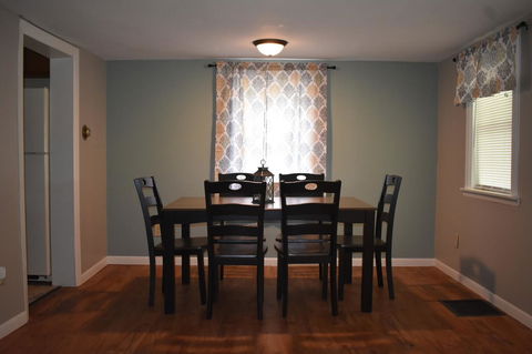 Cozy 2 Bedroom House - LBG 11