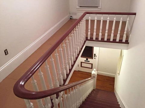 Cozy 2nd Story Flat Near Downtown - LBG 6