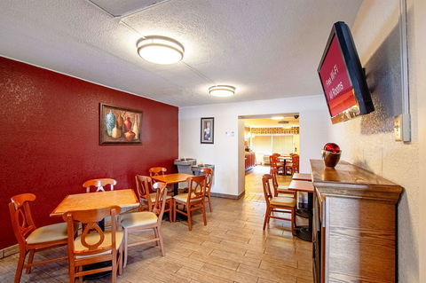 Red Roof Inn & Suites Battle Creek - LBG 13