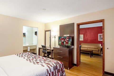 Red Roof Inn & Suites Battle Creek - LBG 25