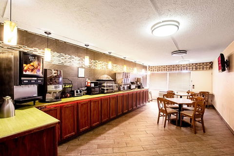 Red Roof Inn & Suites Battle Creek - LBG 6