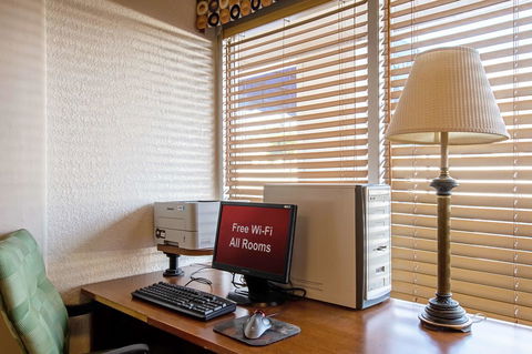 Red Roof Inn & Suites Battle Creek - LBG 34