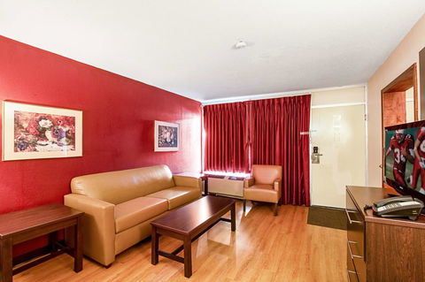 Red Roof Inn & Suites Battle Creek - LBG 35