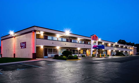 Red Roof Inn & Suites Battle Creek - LBG 1