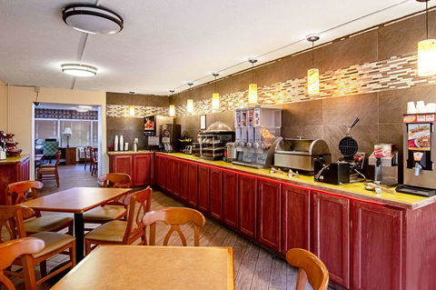 Red Roof Inn & Suites Battle Creek - LBG 26