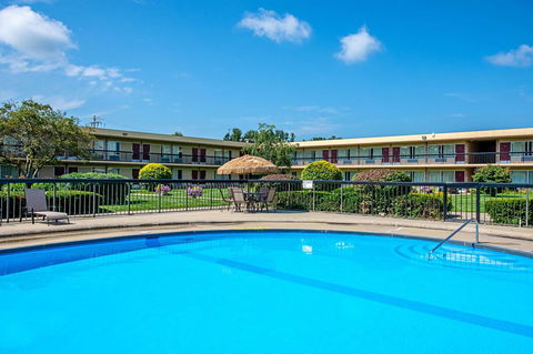 Red Roof Inn & Suites Battle Creek - LBG 2