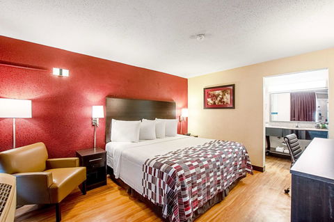 Red Roof Inn & Suites Battle Creek - LBG 17