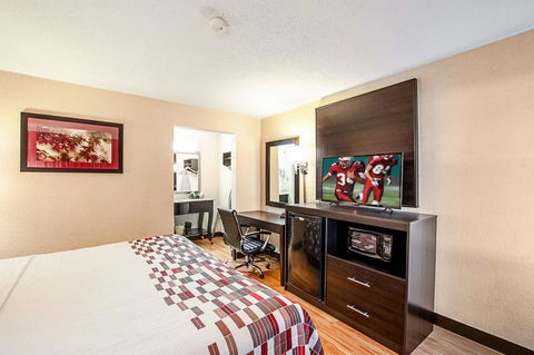 Red Roof Inn & Suites Battle Creek - LBG 33