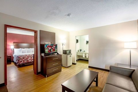 Red Roof Inn & Suites Battle Creek - LBG 15