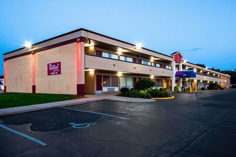 Red Roof Inn & Suites Battle Creek - LBG 29