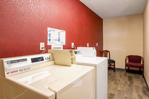 Red Roof Inn & Suites Battle Creek - LBG 16