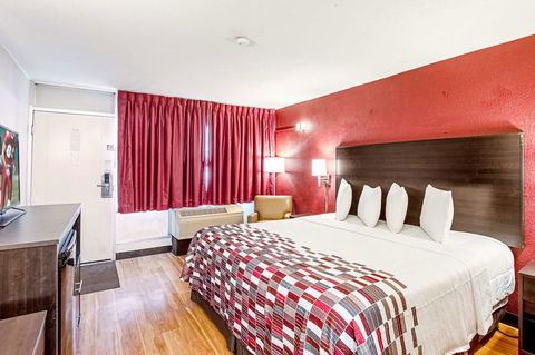 Red Roof Inn & Suites Battle Creek - LBG 18