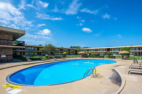 Red Roof Inn & Suites Battle Creek - LBG 24