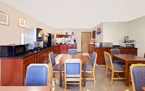 Baymont By Wyndham Battle Creek Downtown - LBG 32