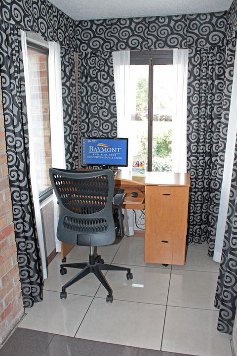 Baymont By Wyndham Battle Creek Downtown - LBG 9