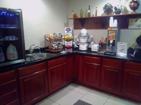 Baymont By Wyndham Battle Creek Downtown - LBG 25