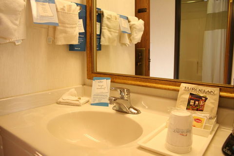 Baymont By Wyndham Battle Creek Downtown - LBG 23