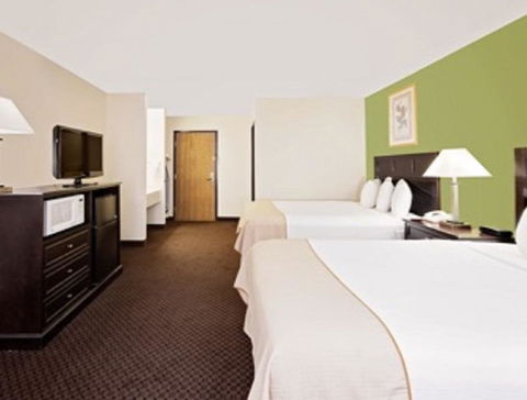 Baymont By Wyndham Battle Creek Downtown - LBG 4