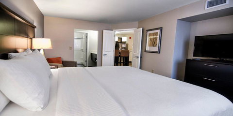 Staybridge Suites Marquette - LBG 16