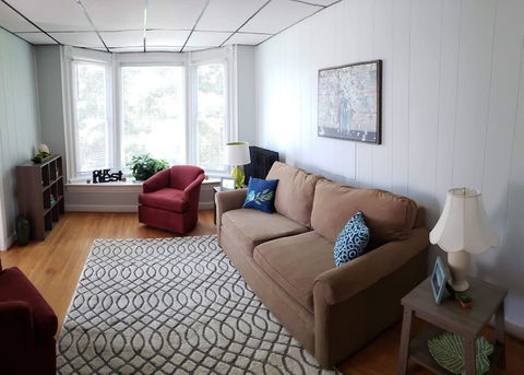 3 Bed APT Near Downtown-6 Guests - LBG 11