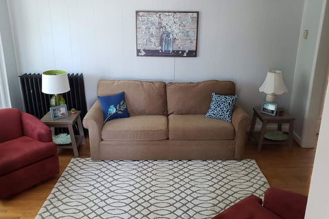 3 Bed APT Near Downtown-6 Guests - LBG 12