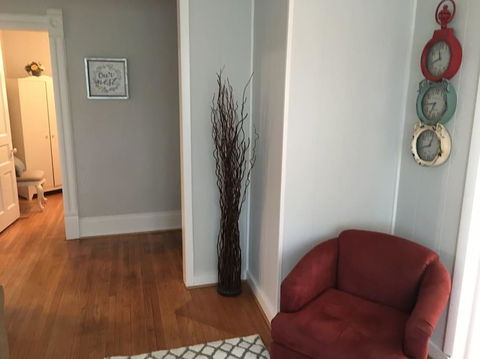 3 Bed APT Near Downtown-6 Guests - LBG 13