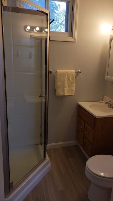 3 Bed APT Near Downtown-6 Guests - LBG 14