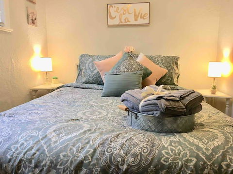 3 Bed APT Near Downtown-6 Guests - LBG 5