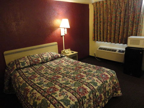 Americas Best Value Inn Battle Creek - LBG 4