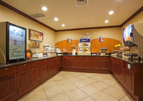 Holiday Inn Express Winona - LBG 17