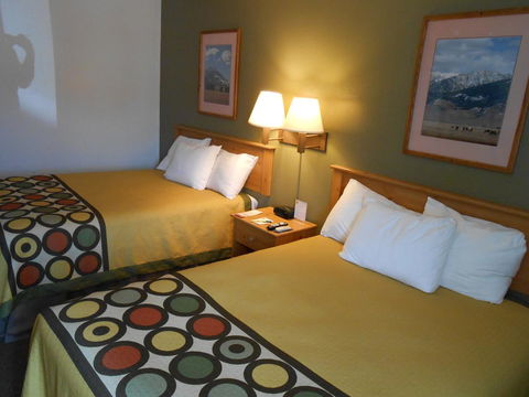 Super 8 By Wyndham Livingston - LBG 11