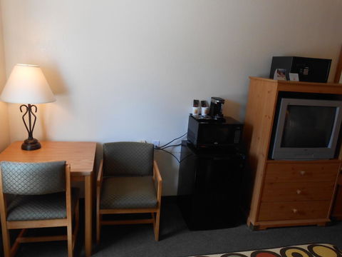 Super 8 By Wyndham Livingston - LBG 13