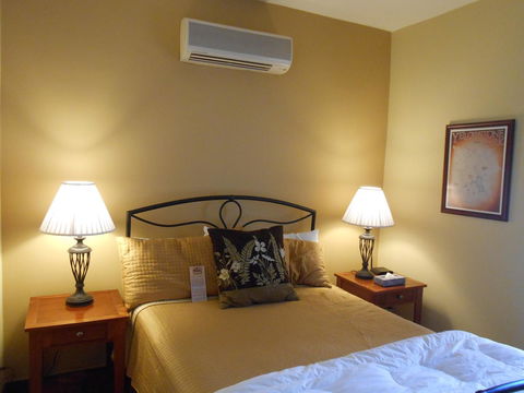 Super 8 By Wyndham Livingston - LBG 5