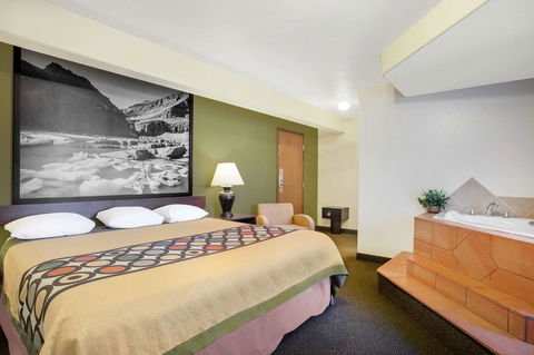 Super 8 By Wyndham Livingston - LBG 31