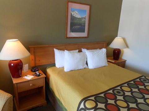 Super 8 By Wyndham Livingston - LBG 8