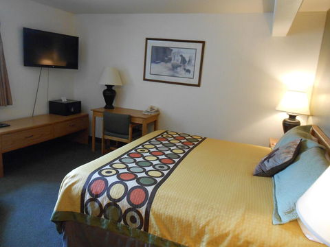 Super 8 By Wyndham Livingston - LBG 3