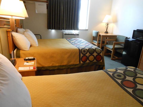 Super 8 By Wyndham Livingston - LBG 15